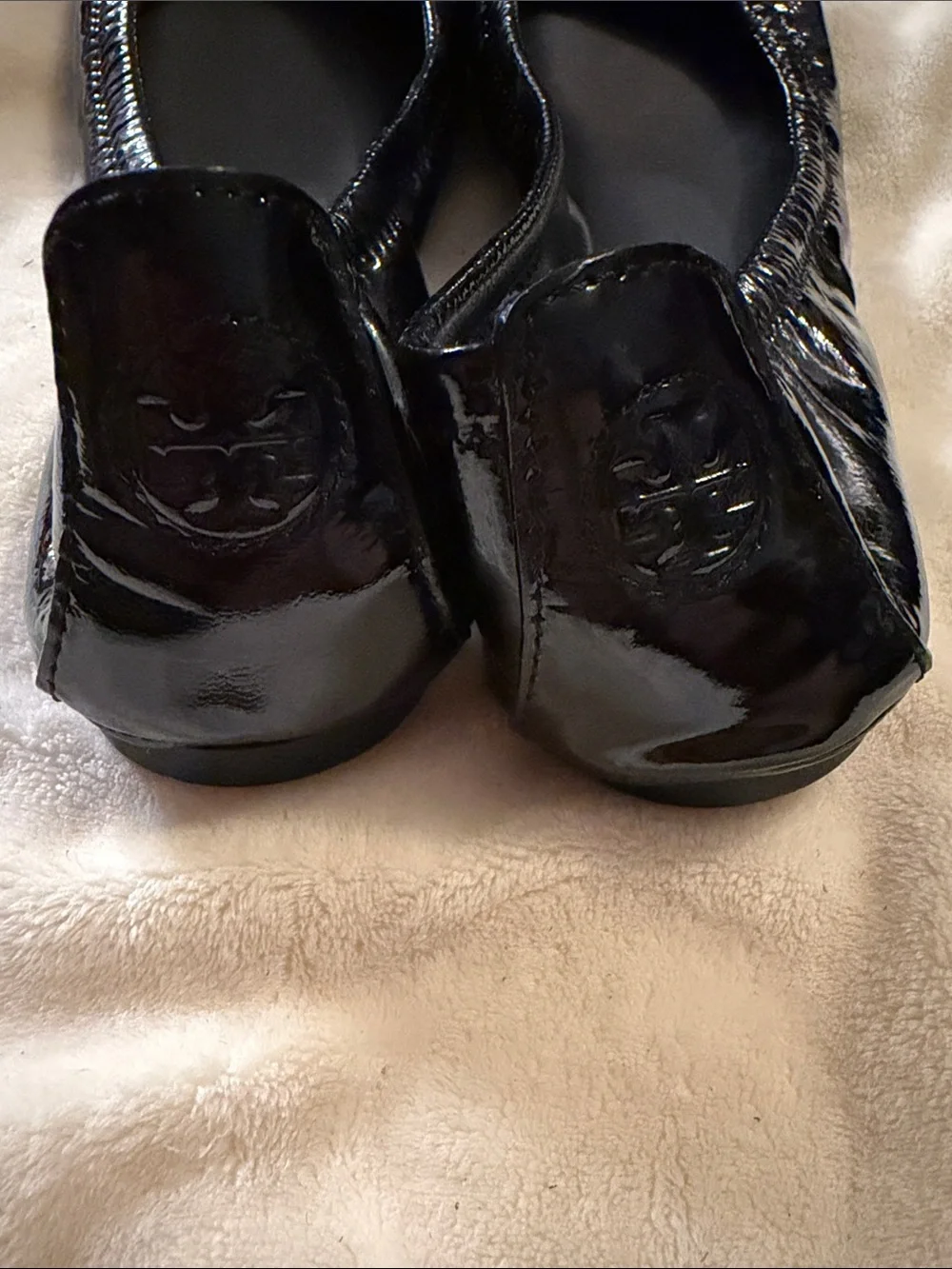 Tory Burch Black Patent Elastic Ballet Flats with Logo Accent